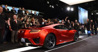 เปิดประมูลสปอร์ตสุดแรงแบบ 2017 Acura NSX ในราคากว่า 1.2 ล้านดอลล่าร์