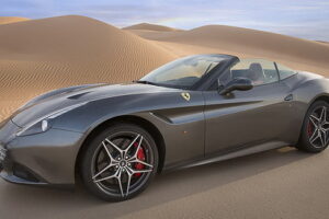 โปรโมตรถสปอร์ต "Ferrari California T" ในทะเลทรายสุดแห้งแล้ง