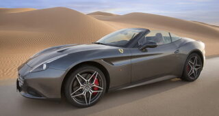 โปรโมตรถสปอร์ต "Ferrari California T" ในทะเลทรายสุดแห้งแล้ง