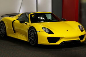 หายาก! เปิดจำหน่าย "Porsche 918 Spyder" สีเหลืองสดใสในดูไบ