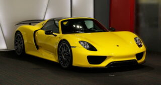 หายาก! เปิดจำหน่าย "Porsche 918 Spyder" สีเหลืองสดใสในดูไบ