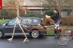 อย่างเจ๋ง! นักศึกษาผุดไอเดีย "Bicycle Walking" สุดแปลกตา