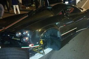 สปอร์ตแบบ "Pagani Huayra" ถูกพบหลังชนยับในไมอามี