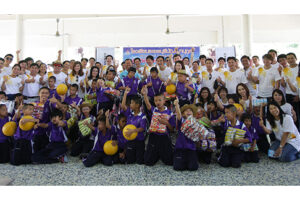 CHEVROLET ส่งความสุขให้น้องๆ โรงเรียนเพชรบุรีปัญญานุกูล