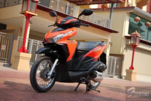 รีวิว 2016 Honda Click 125i รถจักรยานยนต์ AT ยอดเยี่ยมแห่งปี