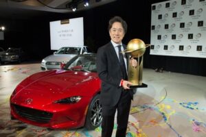 MAZDA MX-5 ฉลองชัยคว้ารางวัลรถยนต์ยอดเยี่ยมของโลก และรถยนต์ออกแบบยอดเยี่ยมของโลกประจำปี 2016