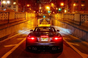 สวยเลย! ชมภาพถ่ายสวยงามของ "F-Type SVR" ในอุโมงค์ที่ New York