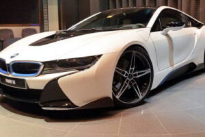 มาแล้ว! BMW เปิดตัวรถสปอร์ตแบบ i8 รุ่นใหม่ในดูไบ