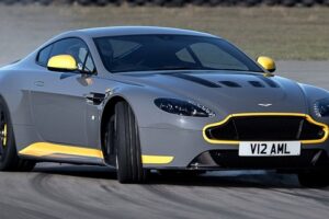 เปิดตัว Aston Martin V12 Vantage S แบบเกียร์กระปุกสุดแรงแล้วแค่ 100 คันเท่านั้น!!!