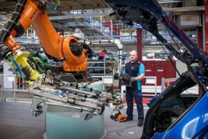 Mercedes-Benz ประกาศกร้าวเพิ่มกำลังการผลิตรถอีก 2 ไลน์ ในเมืองเบรเมน