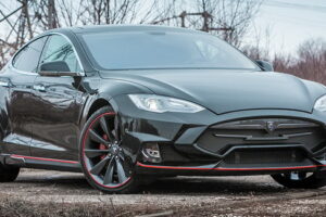 "Elizabeta" เปิดตัวชุดแต่งแบบใหม่ของ Tesla Model S