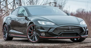 "Elizabeta" เปิดตัวชุดแต่งแบบใหม่ของ Tesla Model S