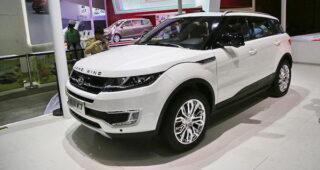 เจอของจริง! รถขนาดใหญ่แบบ “Landwind” ถูกสั่งเลิกผลิตแล้วหลังพบลอกเลียนแบบรถดังจริง