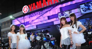 Yamaha Rev Salon บุกงาน Auto Salon 2016 พร้อมโปรเร้าใจดอก 0% ของแต่งลดราคา