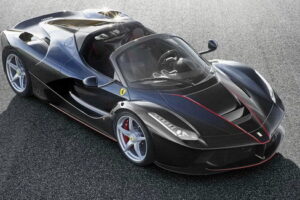Ferrari เปิดตัวรถแบบ “LaFerrari Spider” เป็นครั้งแรก