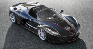 Ferrari เปิดตัวรถแบบ “LaFerrari Spider” เป็นครั้งแรก