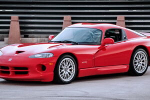 เปิดตัวการประมูลรถแบบ Viper GTS ใน eBay