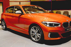 BMW M135i โฉมแต่งแบบสปอร์ตโชว์ตัวแล้วที่ย่านดังของดูไบ