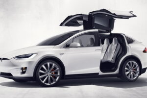 เอาอีกแล้ว! พบรถแบบ Tesla Model X ขับอัตโนมัติเกิดเหตุอีกรอบ