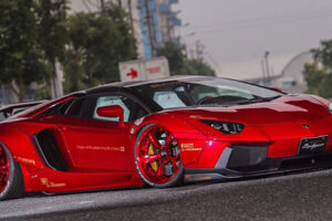 Liberty Walk เปิดตัวชุดแต่งสุดโหดของ Aventador Roadster