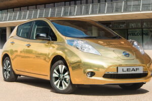 Nissan Leaf เปิดตัวโฉมสีทองเป็นเกียรติให้นักกีฬาอย่าง Chris Hoy