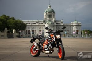 รีวิว 2016 KTM 690 Duke R ที่สุด สูบเดี่ยว แรงดิบ จัดเต็มเทคโนโลยี