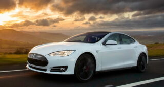 Tesla ตัดสินใจผลิตรถแบบ Q2 ต่อแม้ขาดทุนต่อเนื่อง