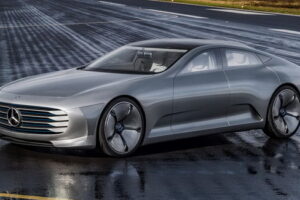 Mercedes จัดให้เปิดตัวรถพลังงานไฟฟ้ารุ่นใหม่ท้าชน Tesla Motor