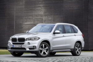 BMW จับมือ Apple พร้อมเปิดตัวเทคโนโลยีแบบ CarPlay