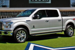 Ford เปิดตัวรถรุ่นพิเศษแบบ "F-150 Dallas Cowboys" พร้อมส่งมอบแล้ว