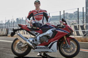 HONDA เปิดตัว CBR1000RR นิวโมเดลบนถนน-ตัวแข่งใหม่ “เฮย์เดน”(ชมคลิป)