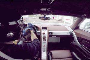 เปิดตัวการทดสอบอย่าง Porsche Carrera GT ในสนามอย่าง Nurburgring