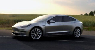 ยืนยันรถแบบ “Tesla Model 3” มีการแอบเปิดตัวออกมาแล้ว