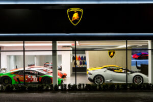 Lamborghini เปิดตัวโชว์รูมแห่งใหม่เพื่อต้อนรับรถแบบ URUS SUV