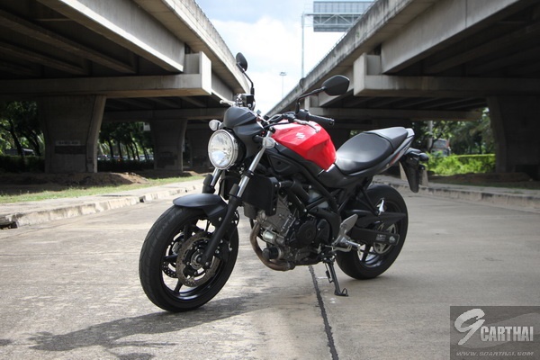 รีวิว Suzuki SV650 รถ Naked Retro ไฟกลม สุดคลาสสิคในคราบรถ Middle Weight เครื่อง V-Twin