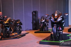Kawasaki เปิดตัว 2017 Ninja 3 รุ่น Ninja 650, Ninja 1000 และ ZX-10RR เริ่ม 3-7.85 แสนบาท