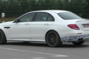 เผยทีเซอร์ของ "AMG E63" ประชัน BMW M5