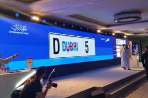 อย่างรวย! เศรษฐีอินเดียโชว์รวยประมูลป้าย ”D5” ของดูไบกว่า 9 ล้านดอลล่าร์