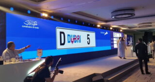 อย่างรวย! เศรษฐีอินเดียโชว์รวยประมูลป้าย ”D5” ของดูไบกว่า 9 ล้านดอลล่าร์