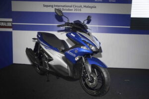Yamaha ดึง Rossi แชมป์โลกร่วมเปิดตัว Yamaha Aerox 155 ออโตเมติกสายพันธุ์สปอร์ตรุ่นใหม่ครั้งแรกของโลกที่สนามเซปัง