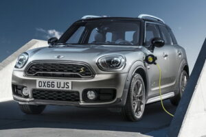 BMW จัดให้เปิดตัว MINI รุ่นใหม่ประหยัดกว่าเดิมเอาใจเศรษฐกิจย่ำแย่