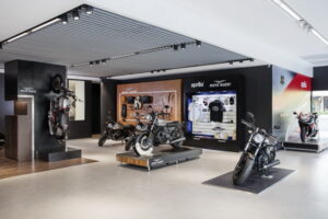 เปิดตัว Motoplex Bangkok โชว์รูมรูปแบบใหม่ที่เดียวจบ 4 แบรนด์ Piaggio Vespa, Aprilia, Moto Guzzi มาตรฐานสากล