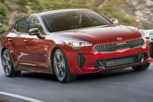 Kia Stinger เปิดตัวออกมาแล้วท้าชน Tesla Model3
