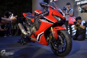 เปิดตัว 2017 CBR1000RR ก่อนเผยราคาใน Motor Show 2017