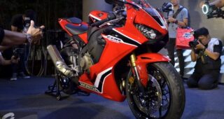 เปิดตัว 2017 CBR1000RR ก่อนเผยราคาใน Motor Show 2017