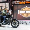 4_Event emcee June, Sawittree Rojanapruek on the Harley-Davidson Roadster-001