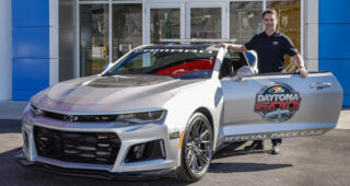 Chevrolet เปิดตัวรถแบบ “Camaro ZL1” ออกมาแล้วในการแข่งขัน NASCAR