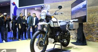 Royal Enfield เปิดตัว หิมาลายัน ที่สุดของรถจักรยานยนต์เพื่อการผจญภัยที่งาน MOTOR SHOW 2017 หิมาลายัน โดดเด่นด้วยคุณลักษณะสำหรับการใช้งานอเนกประสงค์หลากหลายรูปแบบ เพื่อเป็นจักรยานยนต์เพียงหนึ่งเดียวของคุณ