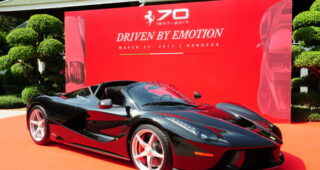 LaFerrari Aperra ที่สุดของม้าลำพอง 209 คันทั่วโลก มีคันเดียวในไทย มูลค่ากว่า 200 ล้าน ใช่ว่ามีเงินจะครอบครองได้ เพราะต้องมีตัว LTD 5 คัน และซื้อ Ferrari ทุก 2 ปี