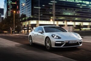 Porsche Panamera Turbo S E-Hybrid ขีดสุดของพละกำลังเหนือระดับ